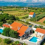 Holiday home Ikka S Grijanim Bazenom