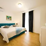 Holiday home Ikka S Grijanim Bazenom Pridraga