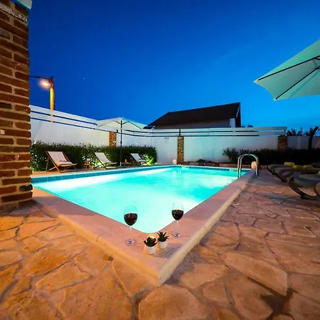 Ikka With Swimming Pool Casa de Férias Pridraga