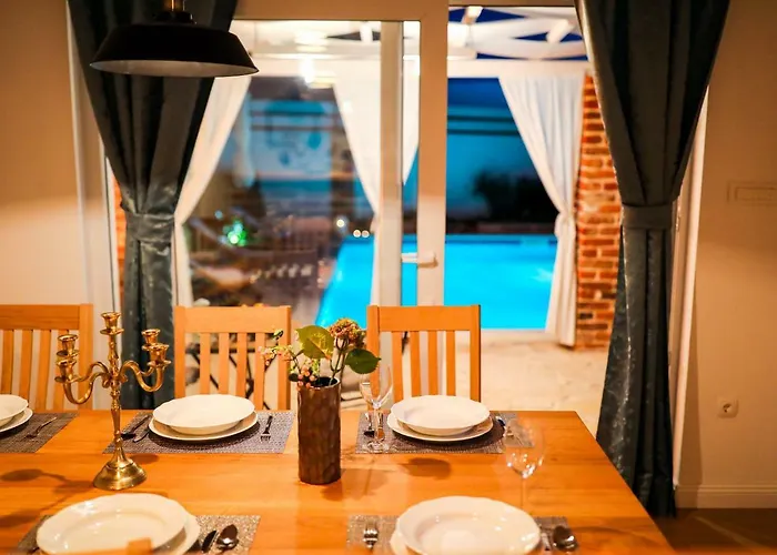 Сasa de vacaciones Ikka With Swimming Pool