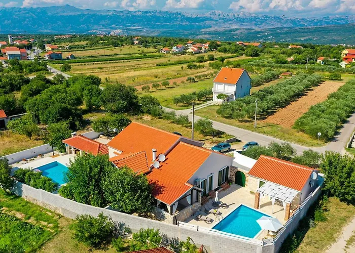 Сasa de vacaciones Ikka With Swimming Pool