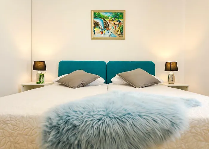 Ikka With Swimming Pool בית נופש Pridraga