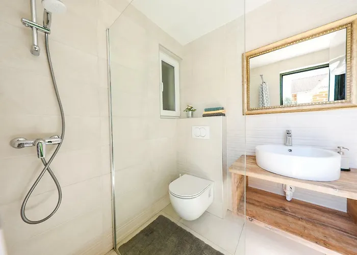 בית נופש Ikka With Swimming Pool Pridraga